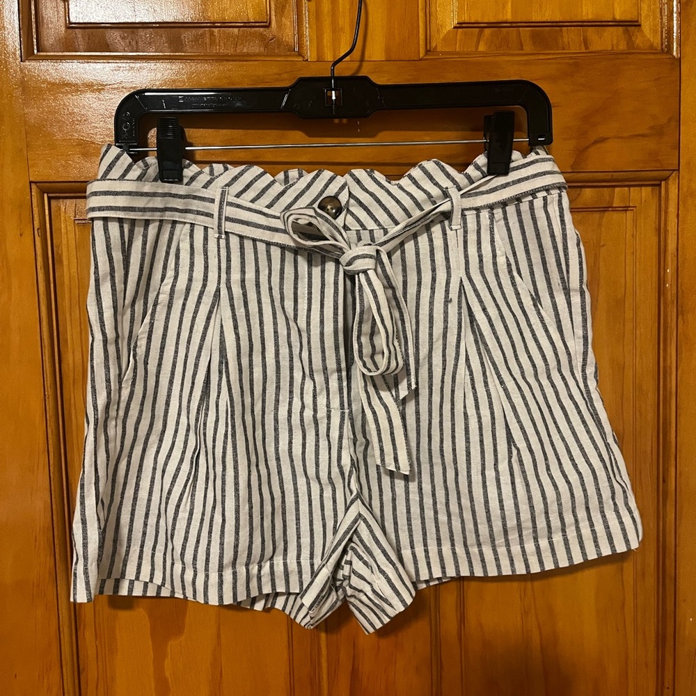 NWT linen navy and cream striped shorts